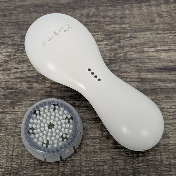 Clarisonic Plus sonic skin cleansing brush with 1 brush head - Picture 1 of 7